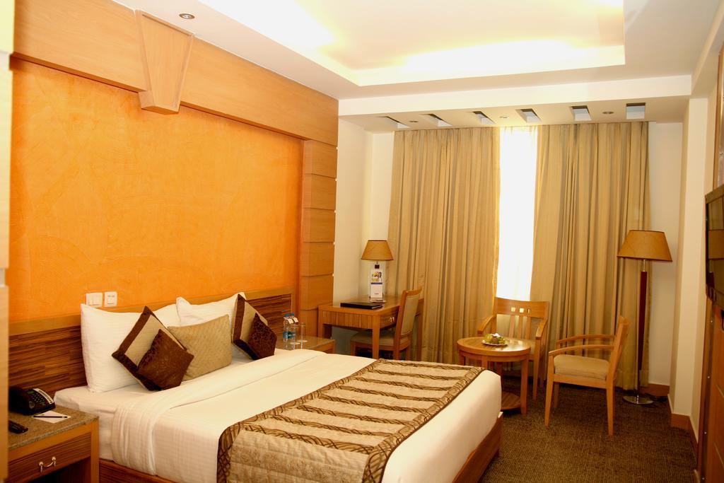 Hotel Saffron Kiran Noida Exterior photo