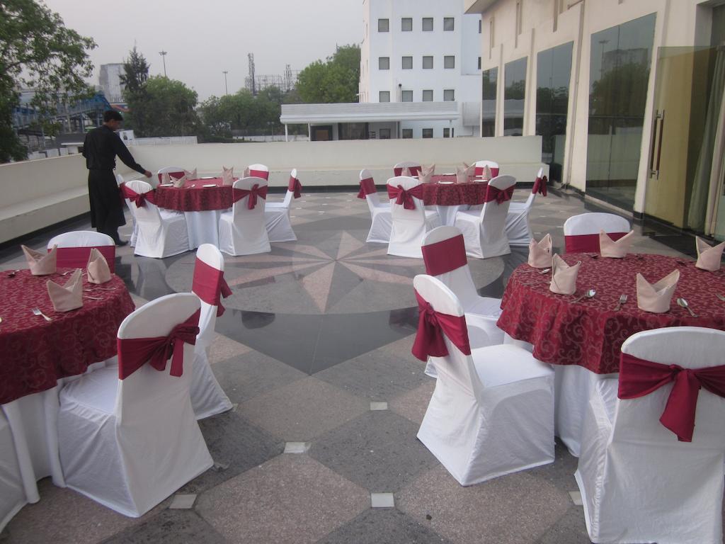 Hotel Saffron Kiran Noida Exterior photo