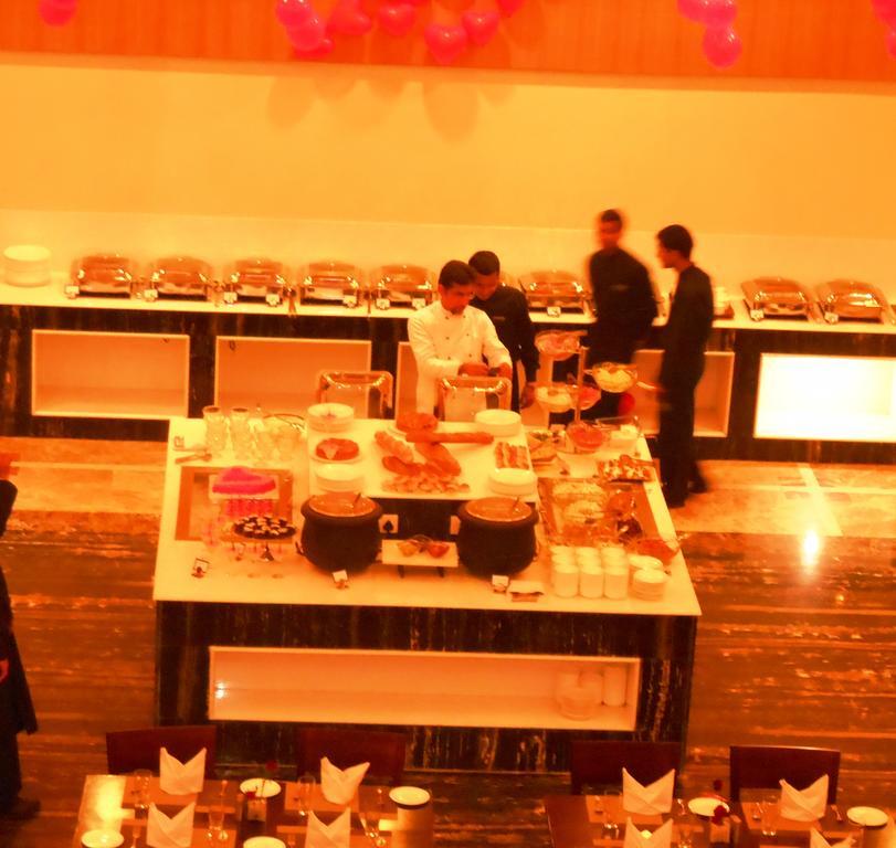 Hotel Saffron Kiran Noida Exterior photo