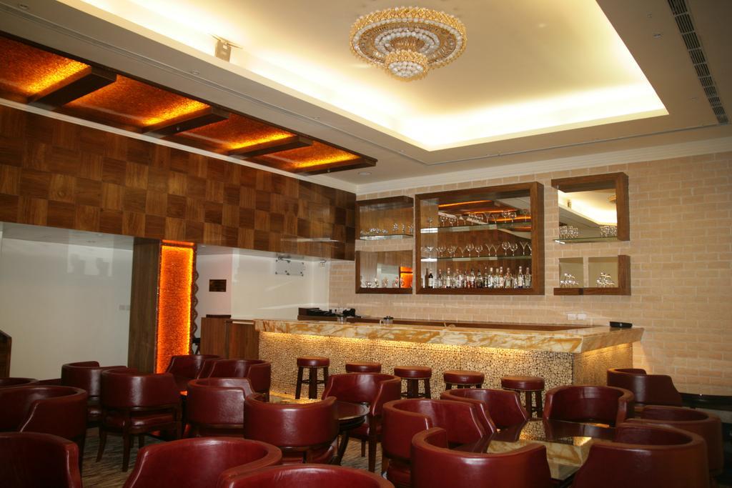 Hotel Saffron Kiran Noida Exterior photo