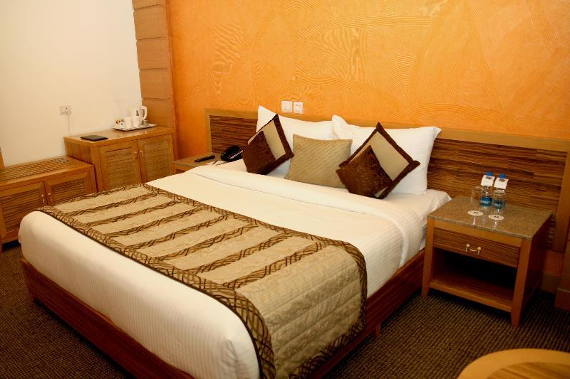 Hotel Saffron Kiran Noida Exterior photo