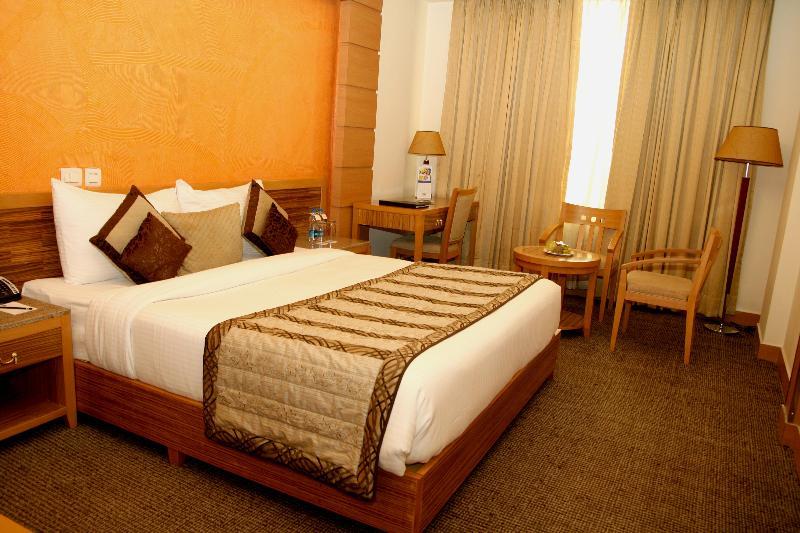 Hotel Saffron Kiran Noida Exterior photo